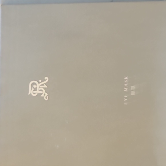 New in box..St. Regis eye masks - Picture 3 of 3